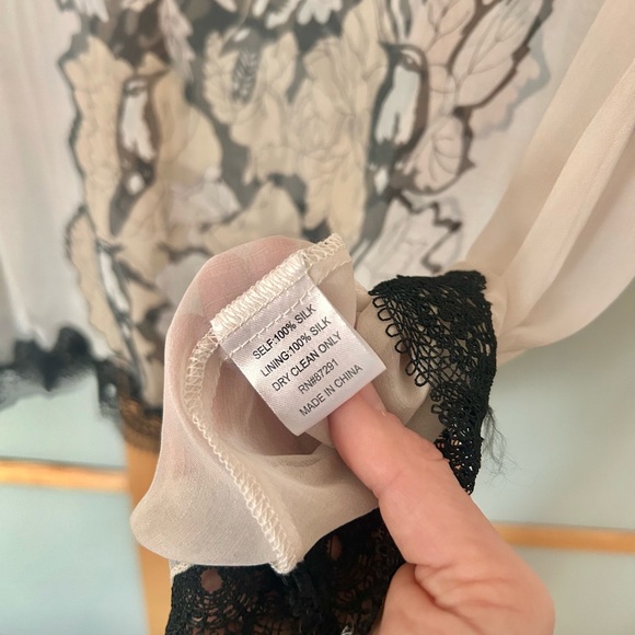 Love & Liberty 100% silk top size small - Picture 3 of 4